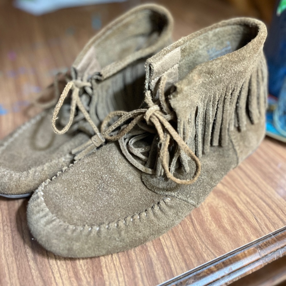 Brown suede leather Minnetonka moccasin booties SZ 9